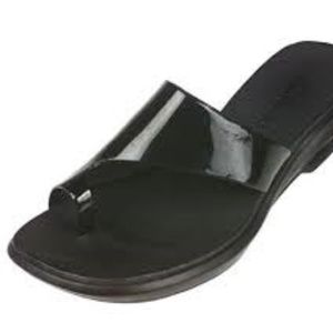 Clarks Patent Leather Comfort Toe Loop Sandals 6M